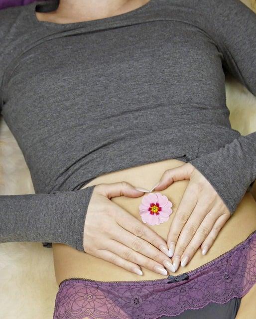 Jak se liší první menstruace po porodu při kojení od běžné menstruace?